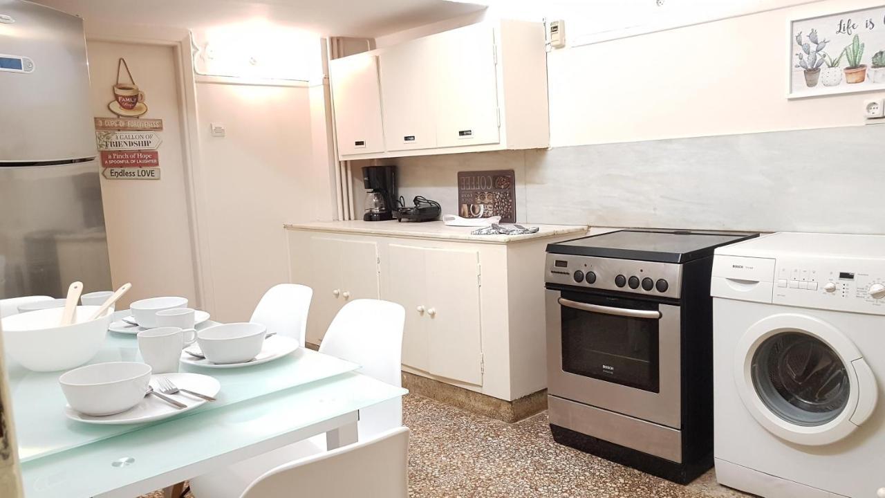 Olive Apartment- Athens Center, 4 Bd, 1.5 Bath Exterior photo