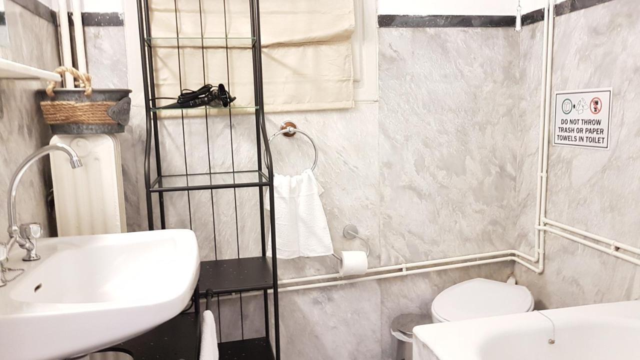Olive Apartment- Athens Center, 4 Bd, 1.5 Bath Exterior photo