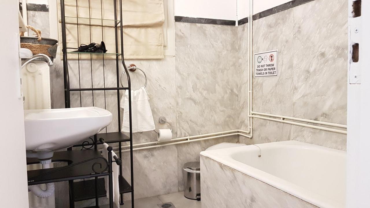 Olive Apartment- Athens Center, 4 Bd, 1.5 Bath Exterior photo
