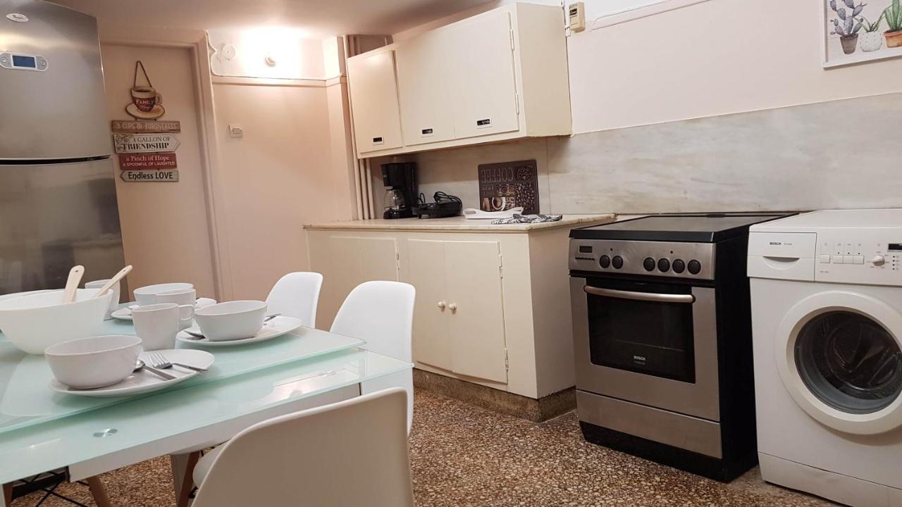 Olive Apartment- Athens Center, 4 Bd, 1.5 Bath Exterior photo